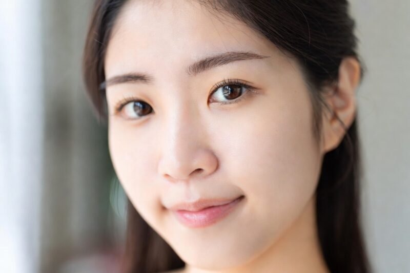 13 Makeup Trends Women Are Choosing Over Heavy Glam Looks